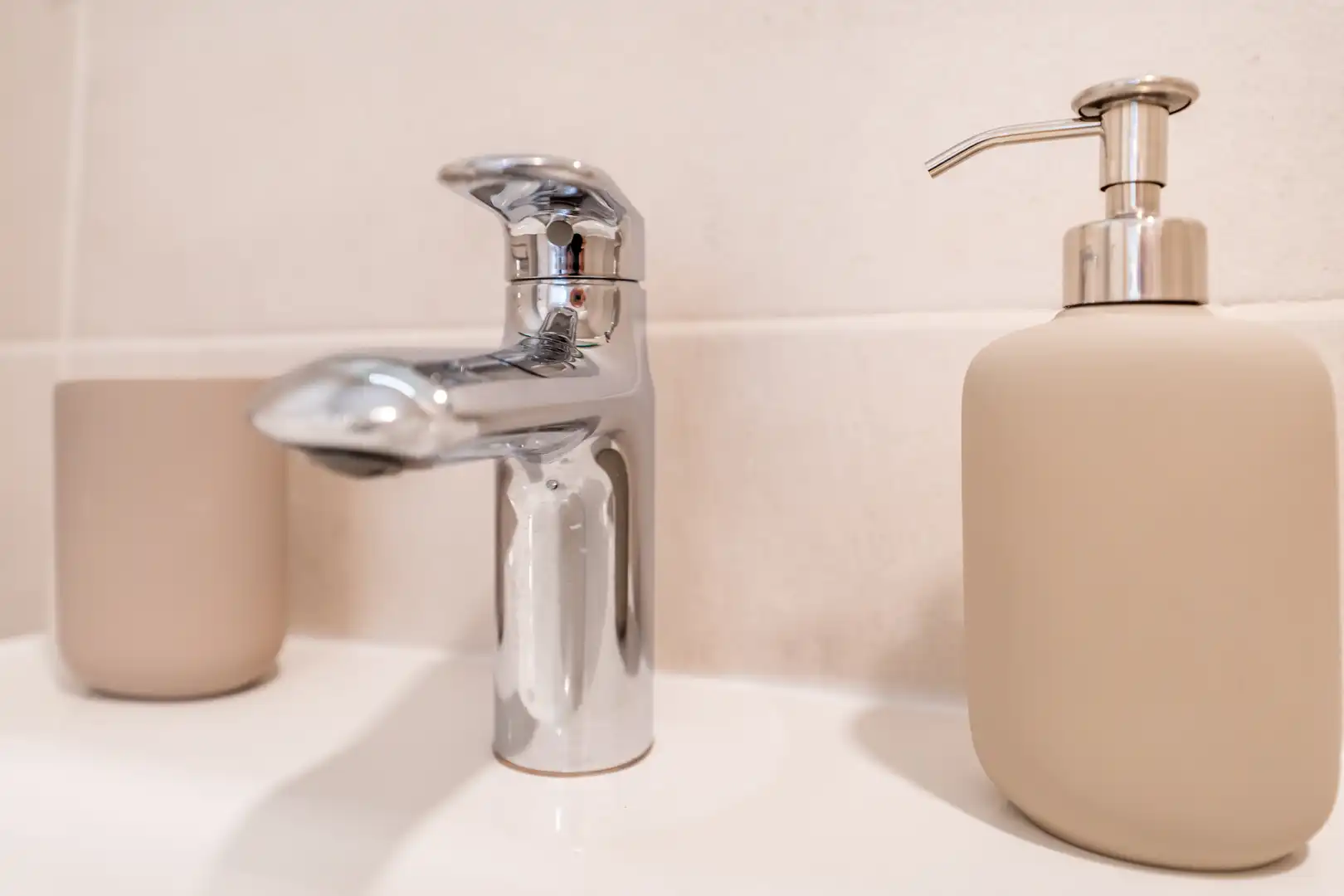 Baño de Estudio de alquiler en Sevilla con Aire acondicionado, Calefacción y Amueblado