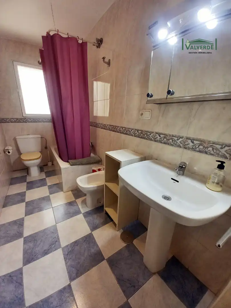 Bathroom of Flat for rent in Granada  with Heating, Furnished and Washing machine