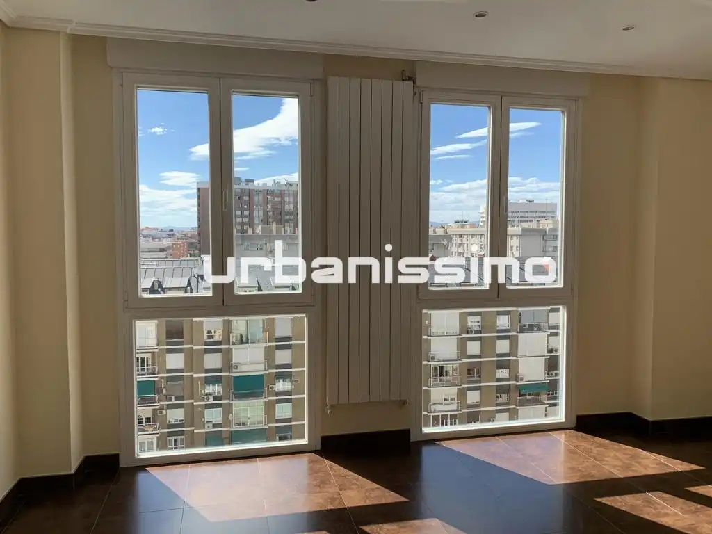 Außenansicht von Wohnung zur Miete in Madrid mit Klimaanlage und Heizung