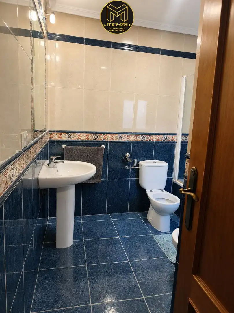 Bany de Casa o xalet en venda en Jaén amb Aire condicionat, Calefacció i Terrassa