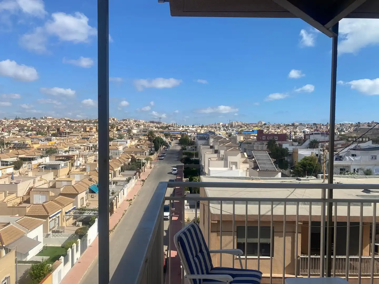 Vista exterior de Apartamento de alquiler en Torrevieja con Amueblado, Microondas y Balcón