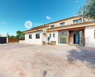 Vista exterior de Casa o xalet en venda en Godelleta amb Aire condicionat, Terrassa i Piscina