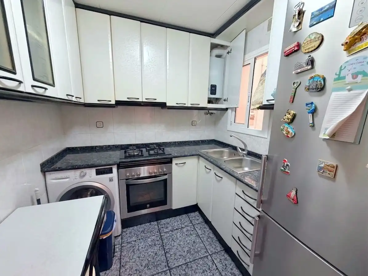 Kitchen of Flat for sale in El Prat de Llobregat  with Air Conditioner and Oven