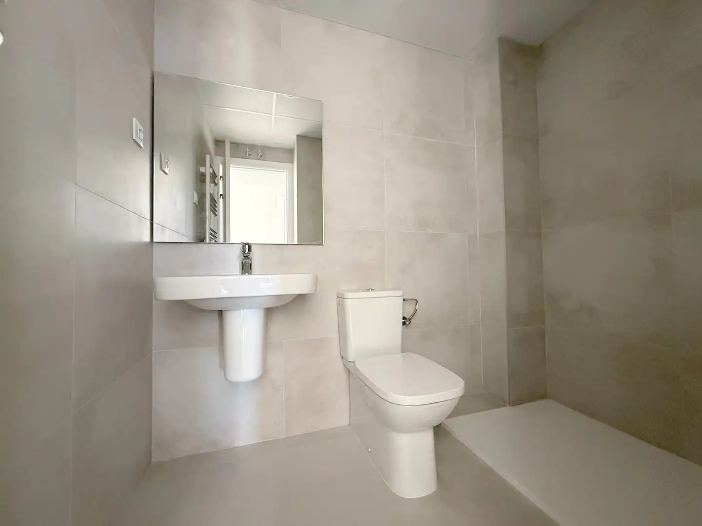 Baño de Ático en venta en Zaragoza con Calefacción, Terraza y Trastero