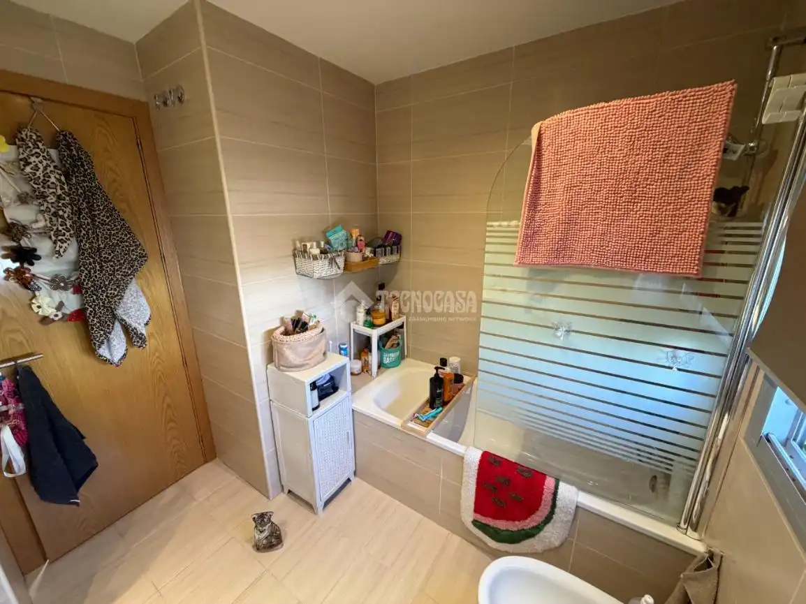 Badezimmer von Wohnung zum Verkauf in Villalbilla mit Privatgarten und Schwimmbad