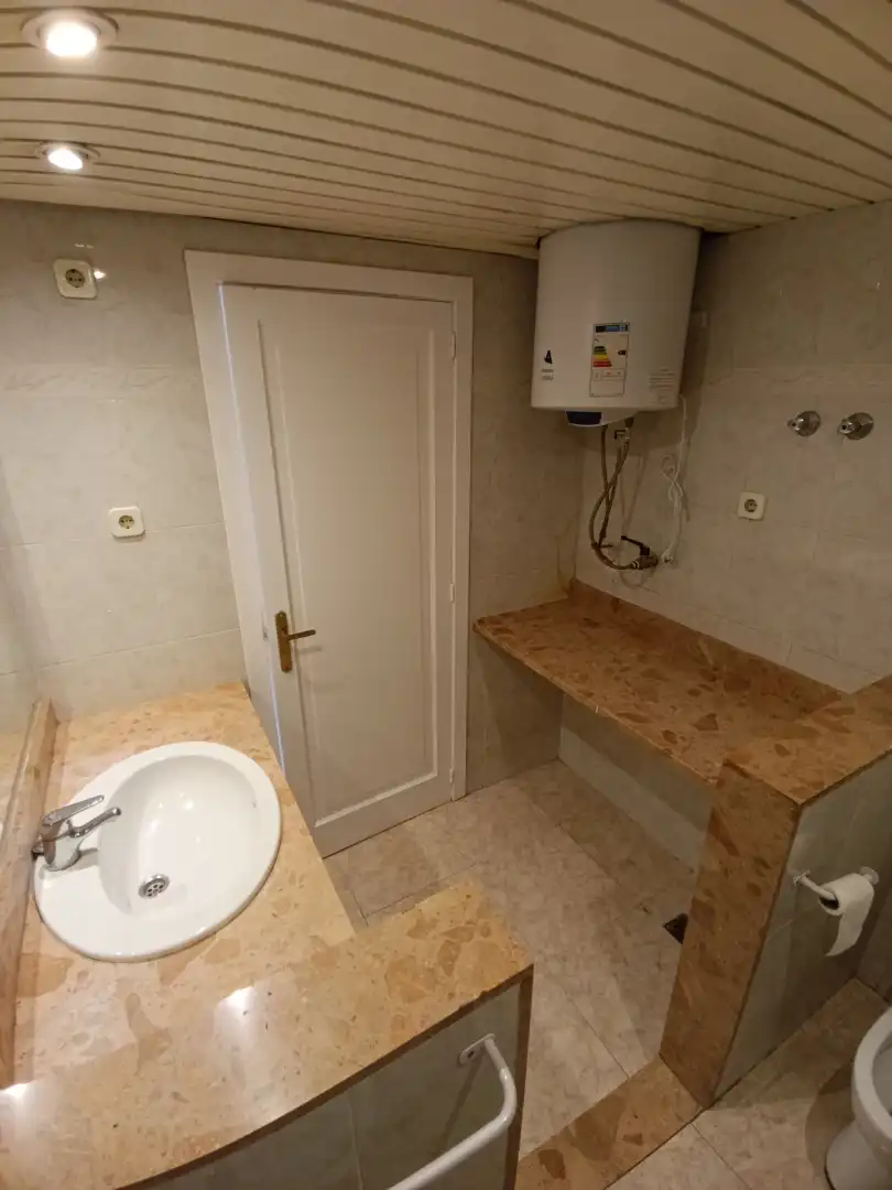 Badezimmer von Wohnungen zur Miete in Sant Joan Despí mit Heizung, Möbliert und Ofen