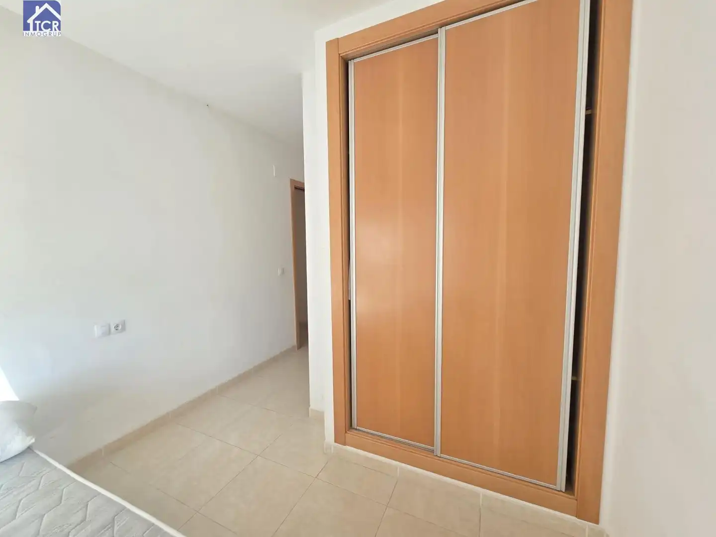 Wohnung zum Verkauf in Camarles mit Klimaanlage, Balkon und Gemeinschaftspool