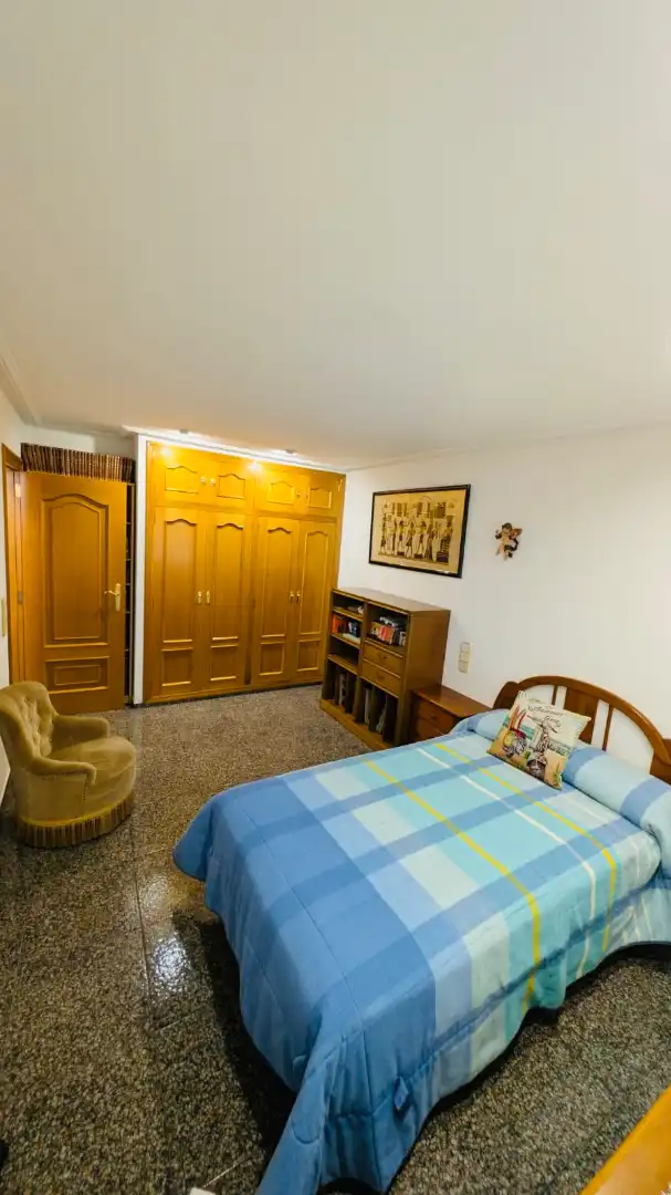 Dormitori de Casa o xalet en venda en Oliva amb Aire condicionat, Calefacció i Jardí privat