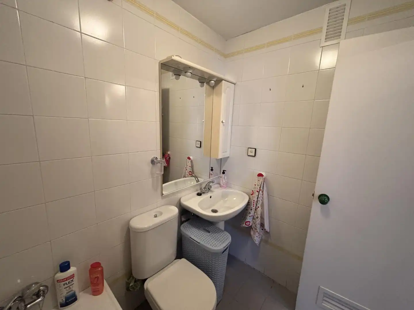 Baño de Piso de alquiler en El Portil con Jardín privado, Terraza y Piscina