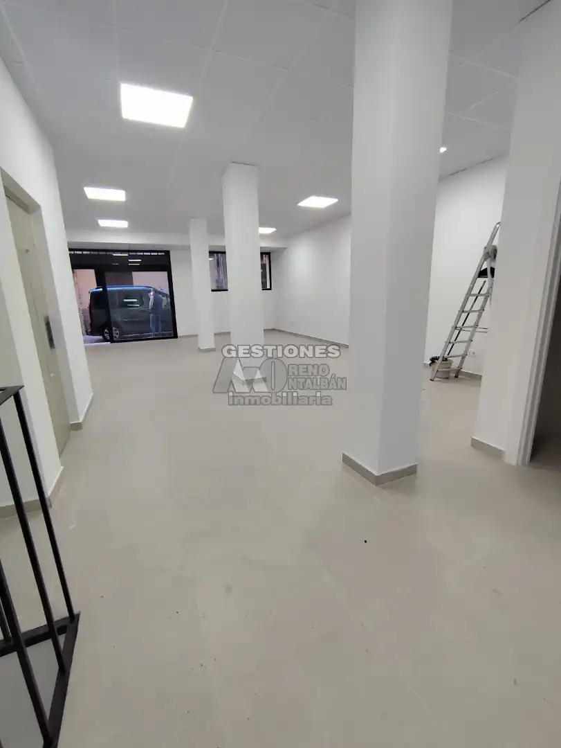 Local comercial de lloguer a Calle Cruz