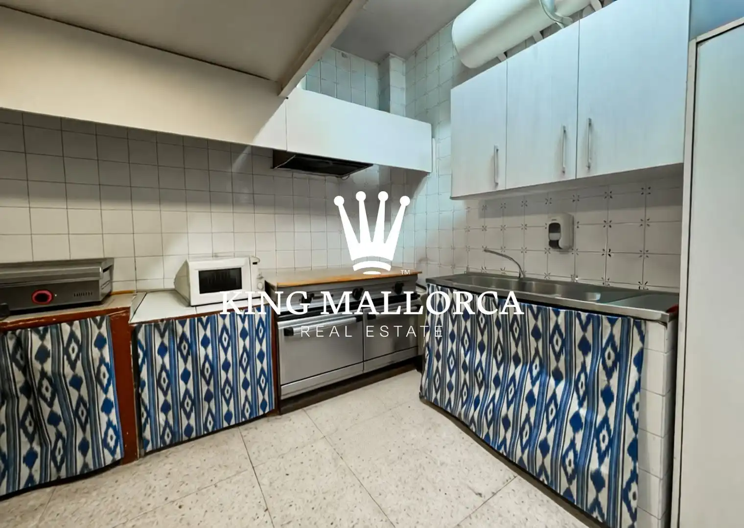Cuina de Local en venda en  Palma de Mallorca amb Aire condicionat i Moblat