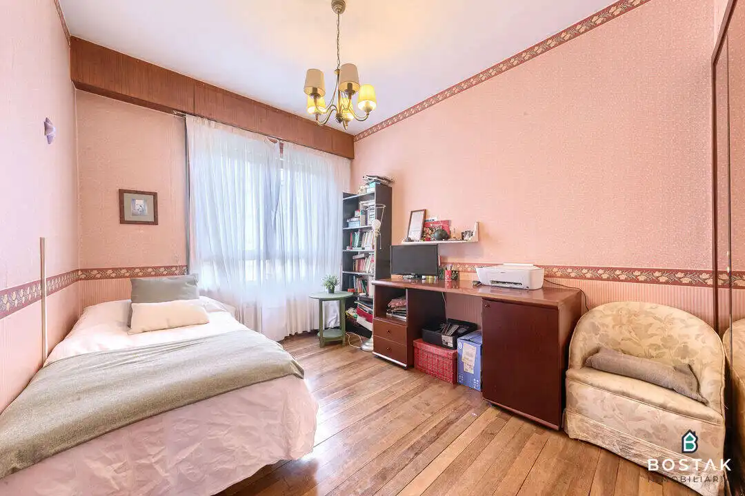 Schlafzimmer von Wohnung zum Verkauf in Bilbao  mit Heizung, Terrasse und Möbliert
