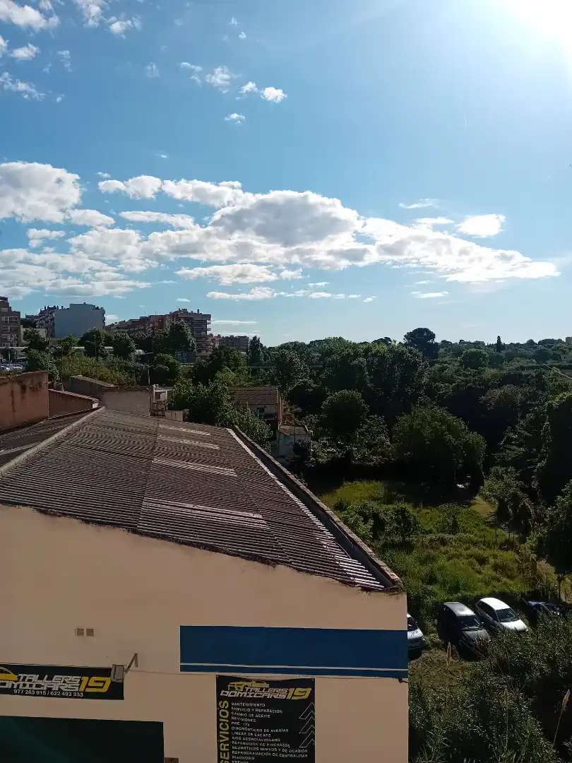 Vista exterior de Casa adosada en venda en Valls amb Traster, Balcó i Internet