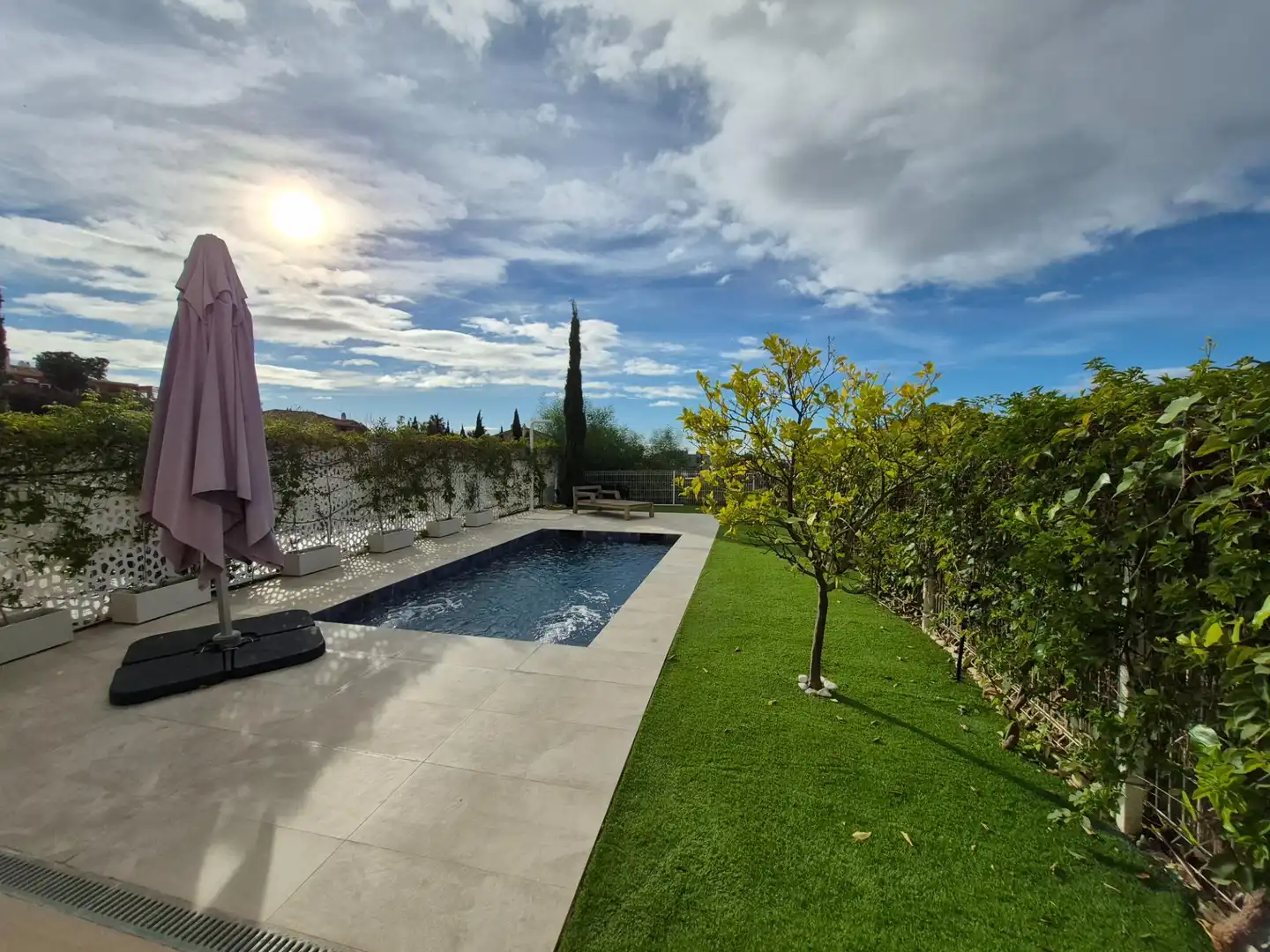 Schwimmbecken von Wohnung zur Miete in Mijas mit Klimaanlage, Privatgarten und Terrasse