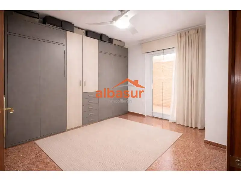 Schlafzimmer von Wohnung zum Verkauf in Córdoba mit Klimaanlage, Heizung und Abstellraum