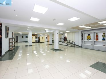 Local comercial en venda a Avenida de Santa María de la Alhambra