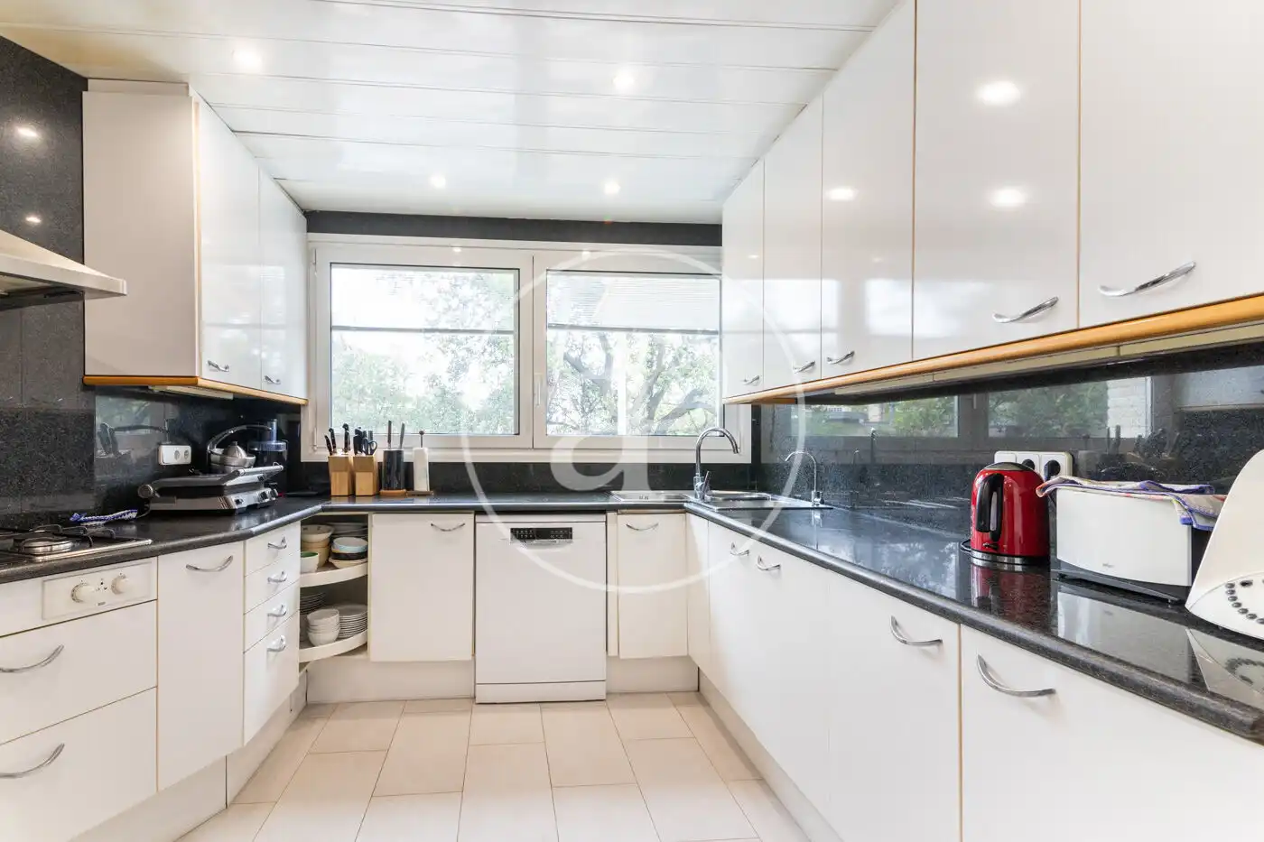 Cuina de Casa o xalet de lloguer en Barcelona amb Aire condicionat, Calefacció i Jardí privat