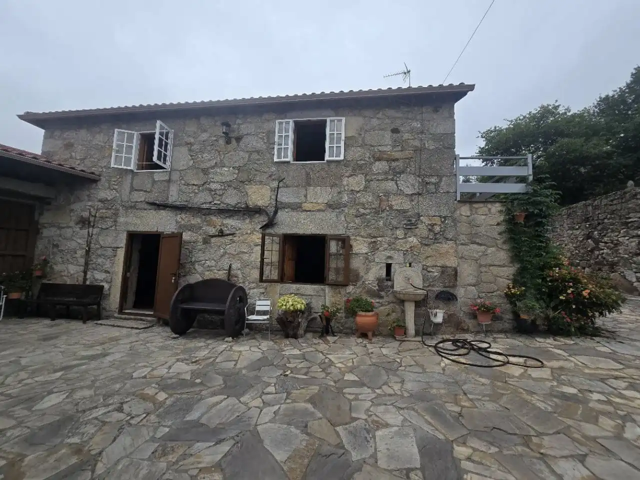 Außenansicht von Haus oder Chalet zum Verkauf in O Saviñao  mit Heizung, Privatgarten und Terrasse