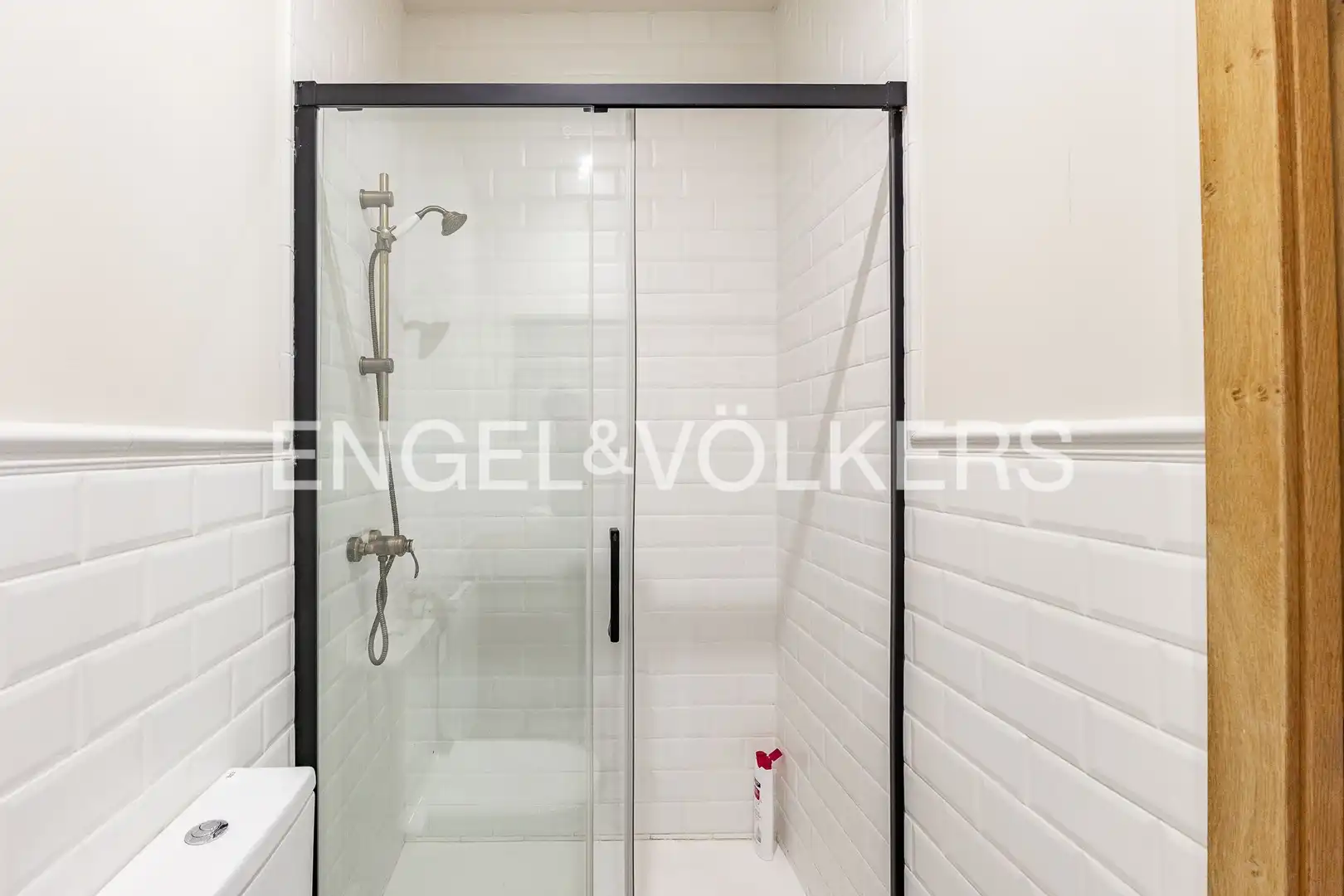 Badezimmer von Haus oder Chalet zum Verkauf in La Vall d'en Bas mit Heizung und Privatgarten