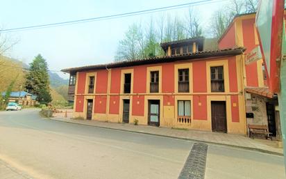 Vista exterior de Casa adosada en venda en Cangas de Onís