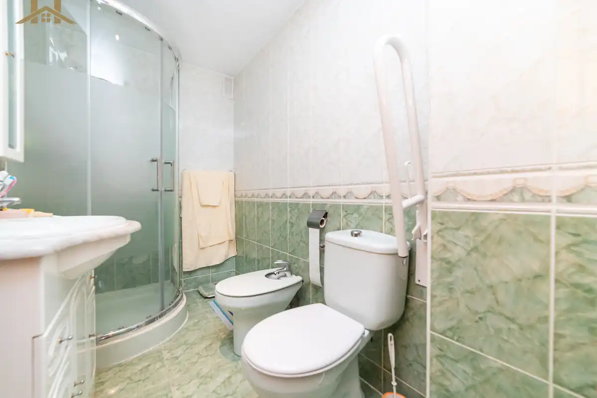 Baño de Piso en venta en Móstoles con Aire acondicionado y Calefacción