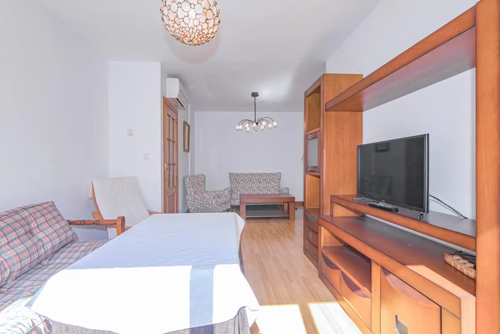 Bedroom of Flat for sale in Granada  with Air Conditioner, Heating and Storage room