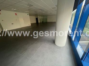 Oficina amb ascensor en venda a Montigalà - Sant Crist
