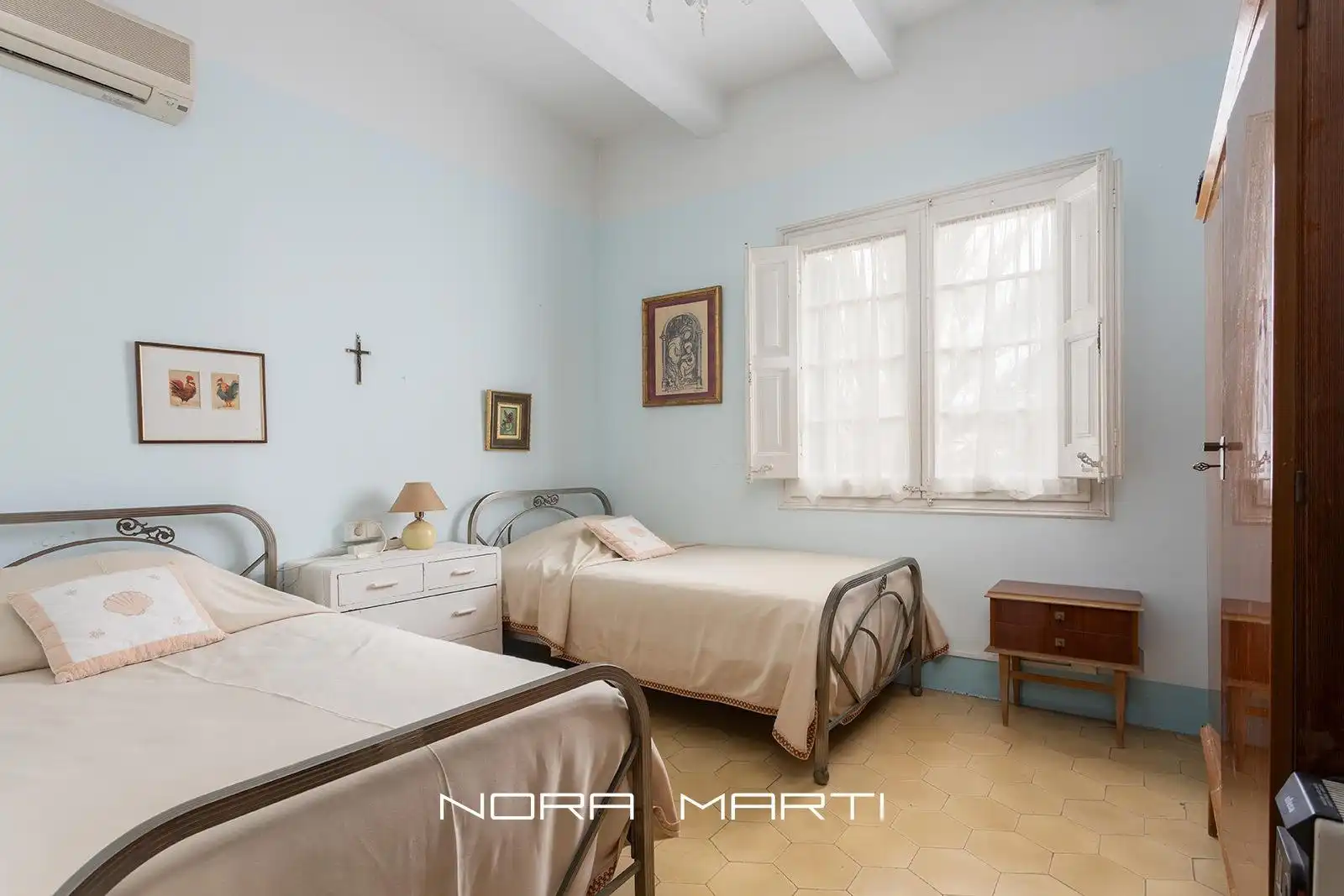 Habitación de Finca rústica en venta en Sitges con Aire acondicionado, Calefacción y Jardín privado