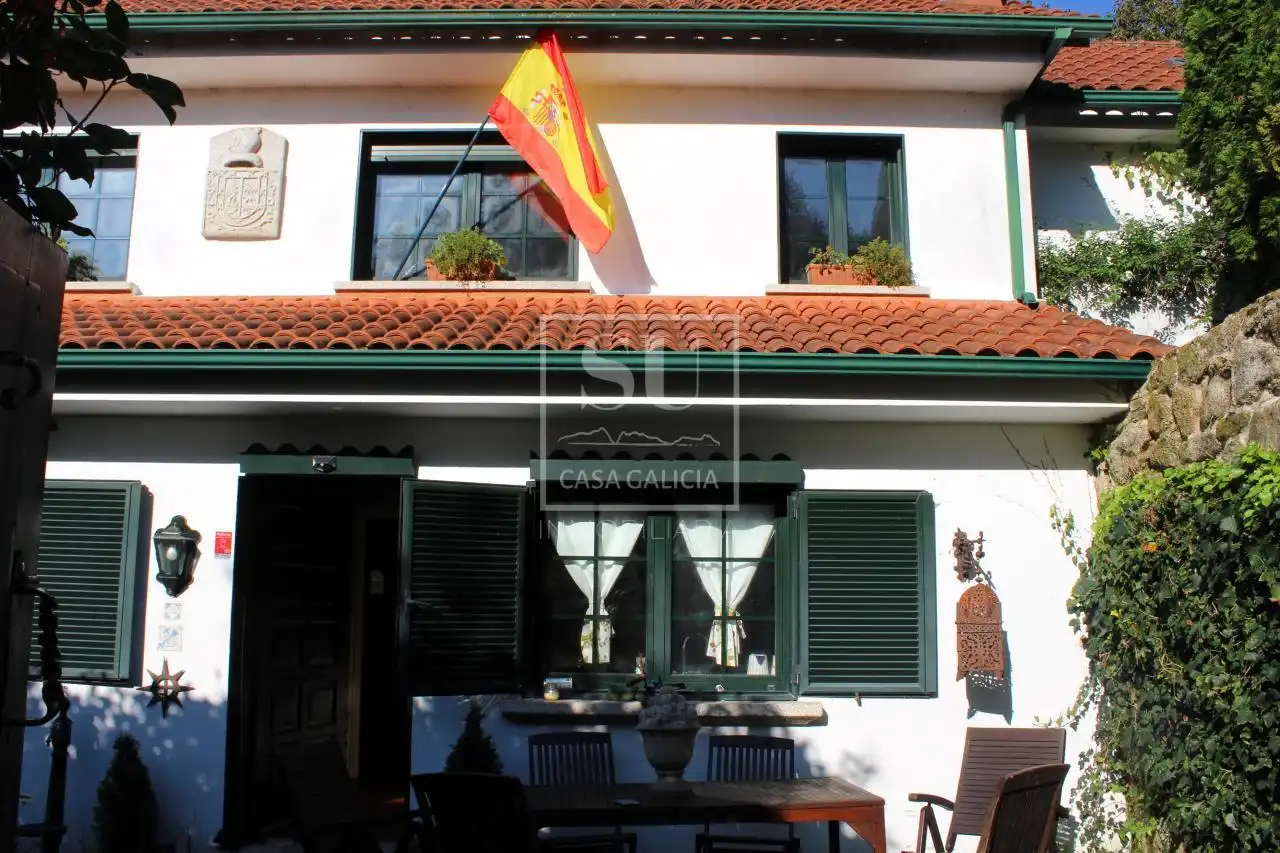 Vista exterior de Casa o xalet en venda en Gondomar amb Calefacció, Jardí privat i Moblat