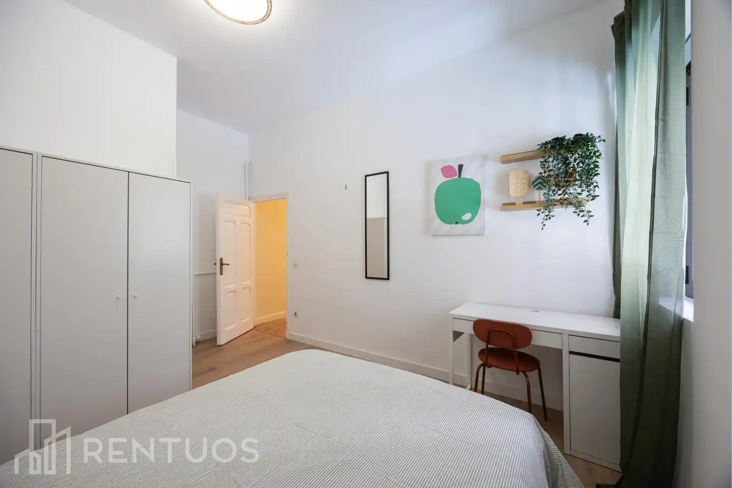 Schlafzimmer von Erdgeschoss zur Miete in Madrid mit Heizung, Parkett und Möbliert