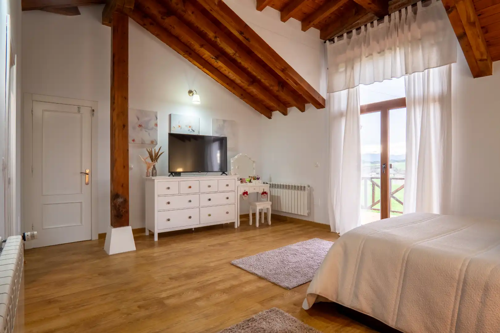 Dormitori de Casa o xalet en venda en Santillana del Mar amb Calefacció, Jardí privat i Parquet