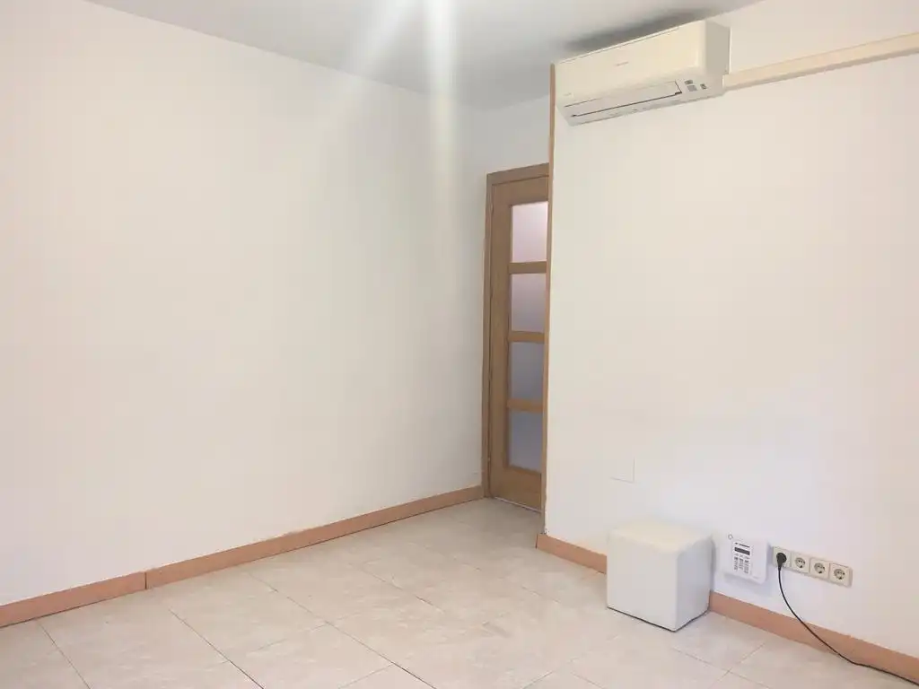 Ground floor for rent in Madrid  with Air Conditioner and Heating