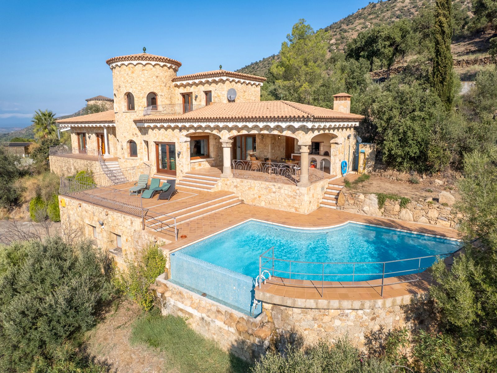 Vista exterior de Casa o xalet en venda en Palau-saverdera amb Aire condicionat, Calefacció i Jardí privat