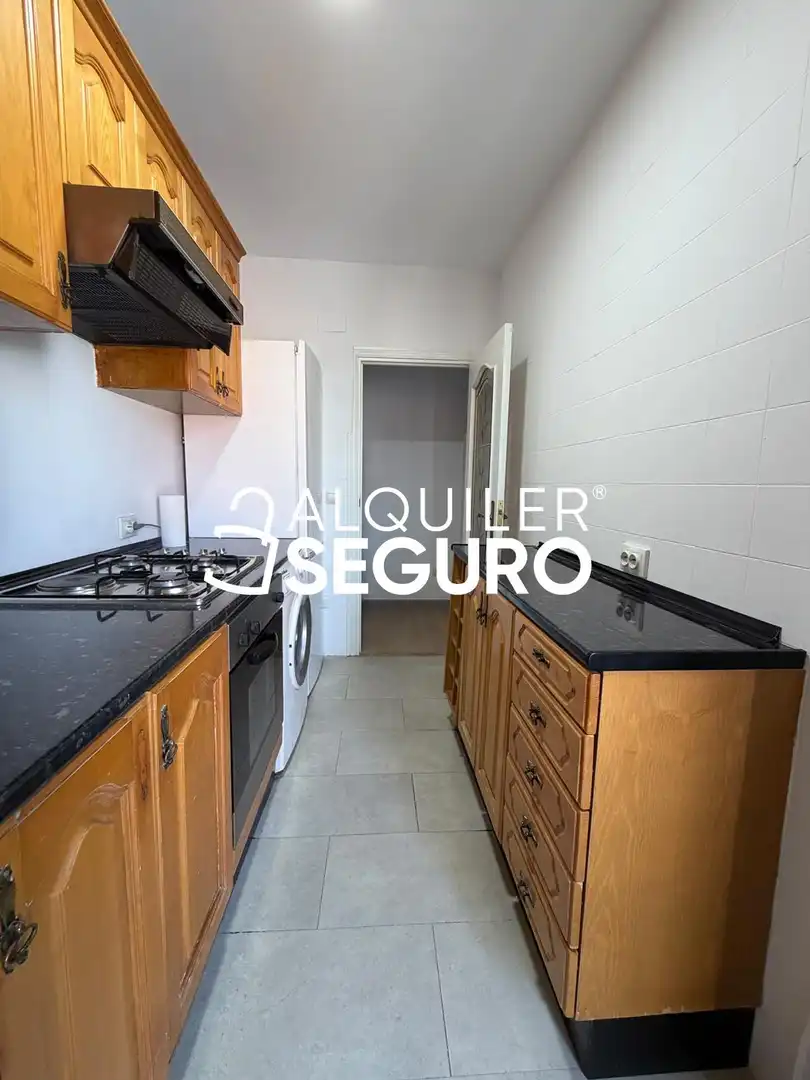 Cuina de Pis de lloguer en Madrid amb Calefacció i Terrassa