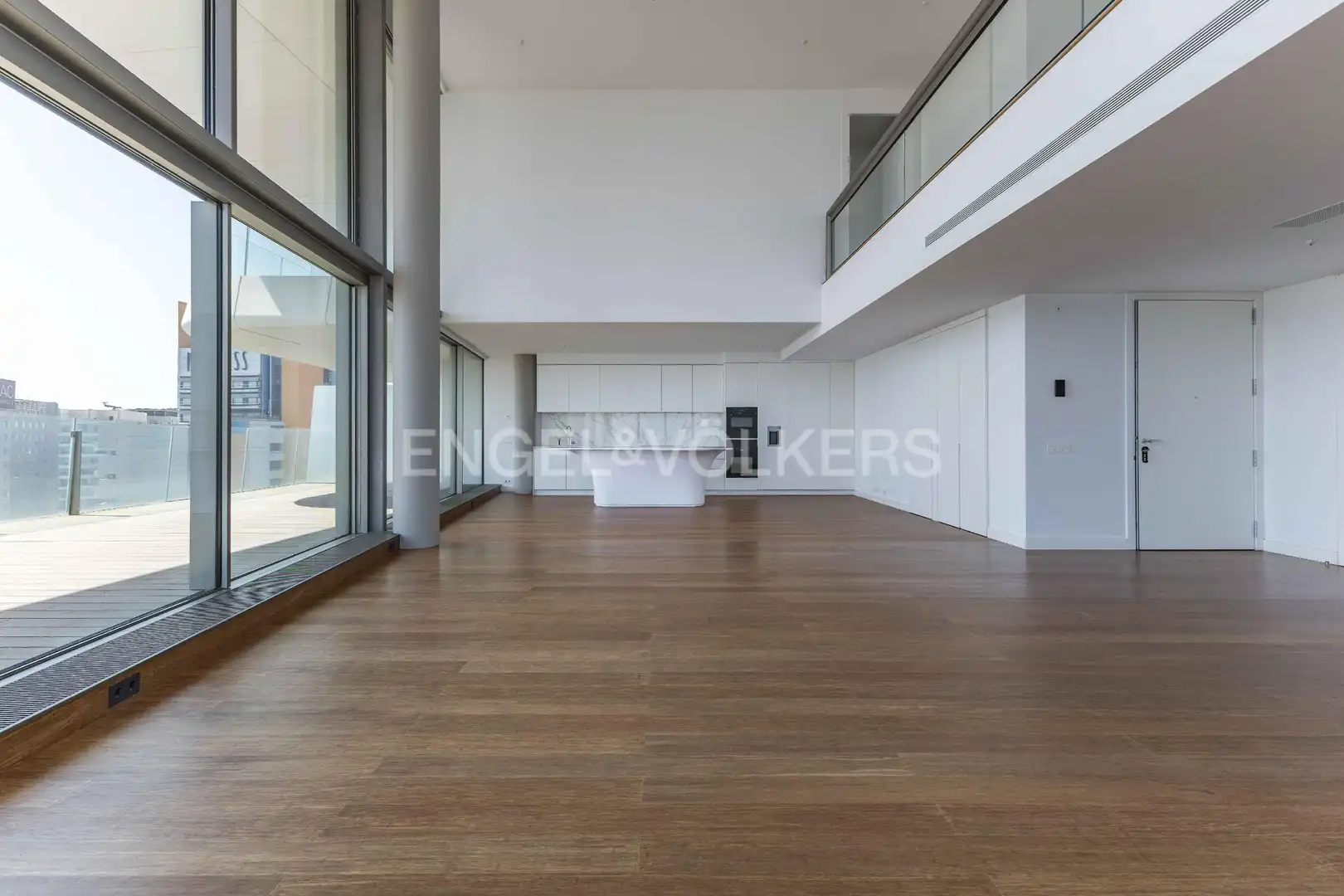 Sala d'estar de Pis en venda en Barcelona amb Aire condicionat, Calefacció i Parquet
