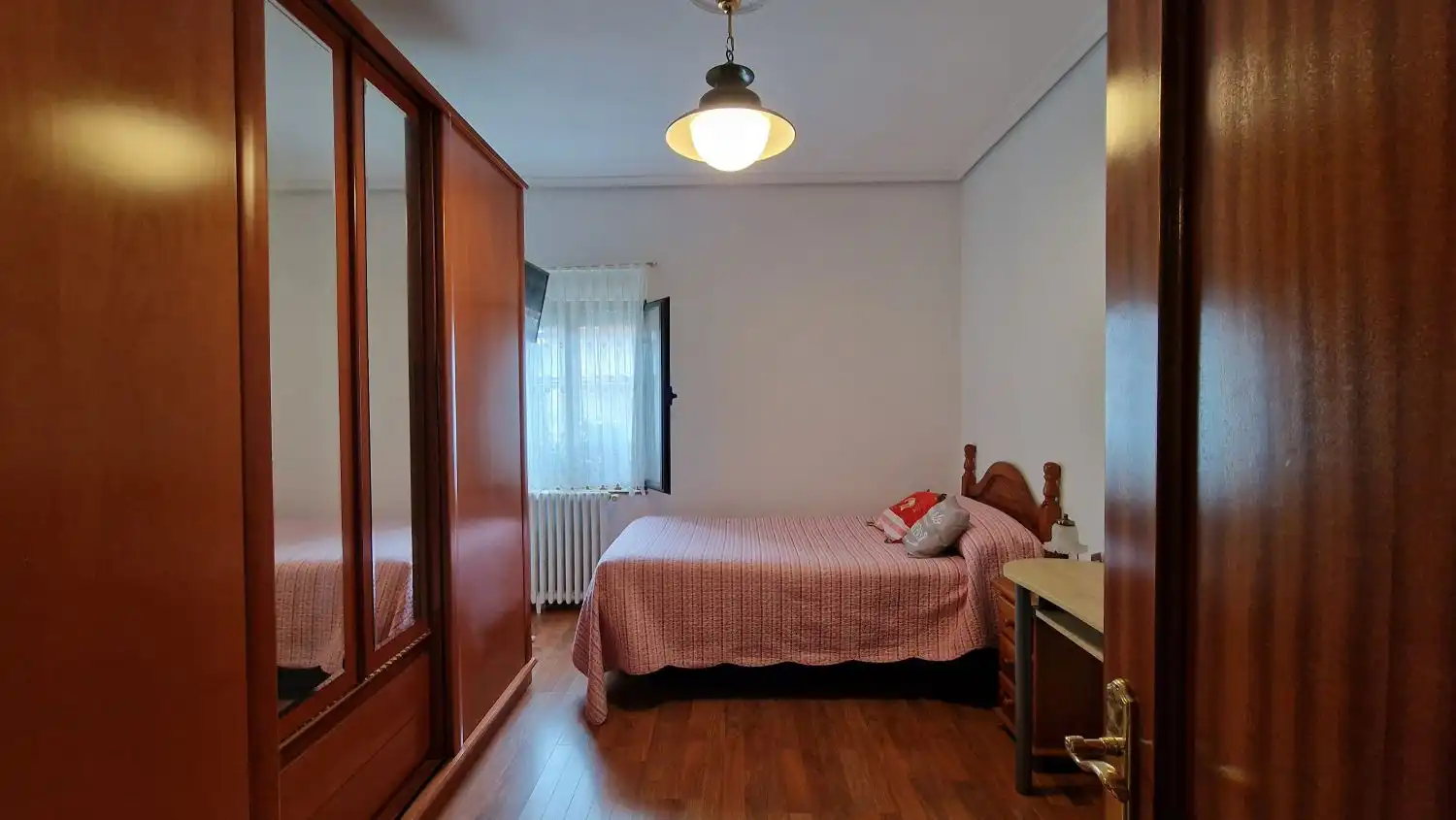 Habitación de Casa o chalet en venta en Torrelavega  con Calefacción, Terraza y Trastero