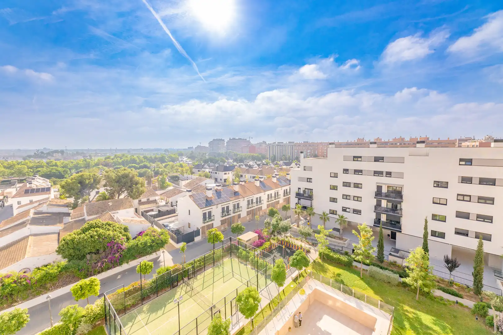 Vista exterior de Piso en venta en Valencia con Trastero, Piscina y Balcón