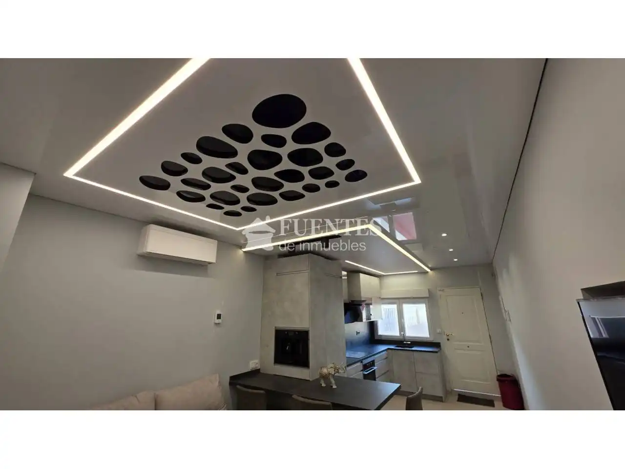 Sala d'estar de Local en venda en Torrevieja amb Aire condicionat
