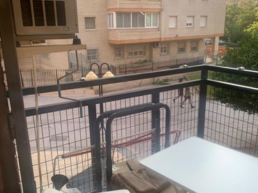 Pis amb balcó en venda a Sur