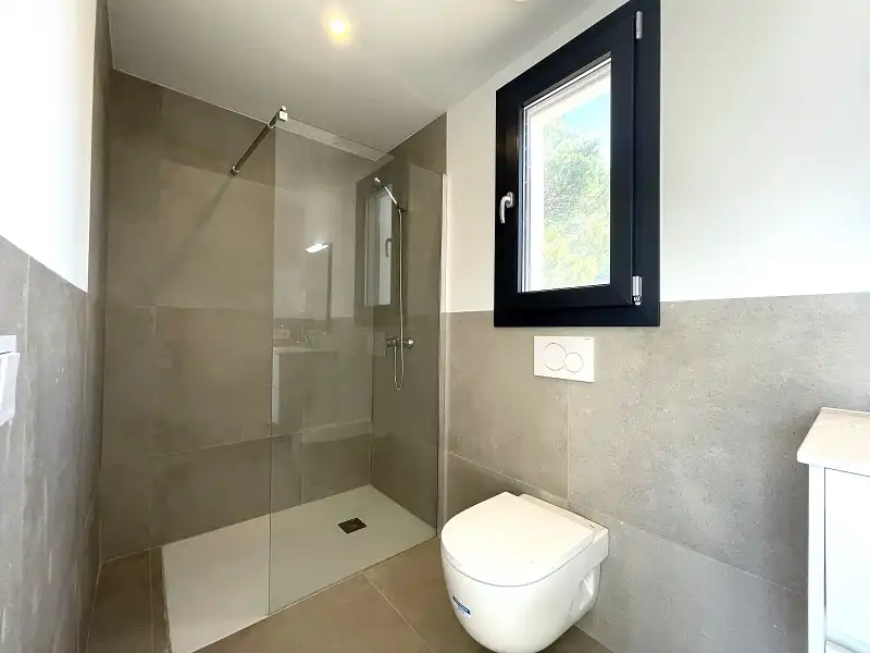 Badezimmer von Haus oder Chalet zum Verkauf in Llucmajor mit Klimaanlage, Privatgarten und Terrasse