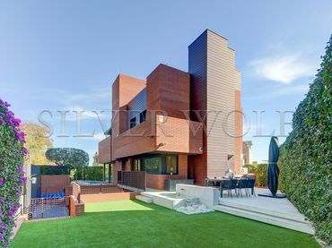 House with pool for sale in Miguel De Cervantes Saavedra
