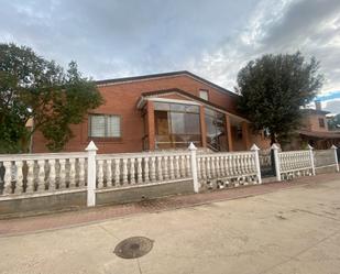 Vista exterior de Casa o xalet en venda en Astudillo amb Terrassa i Balcó