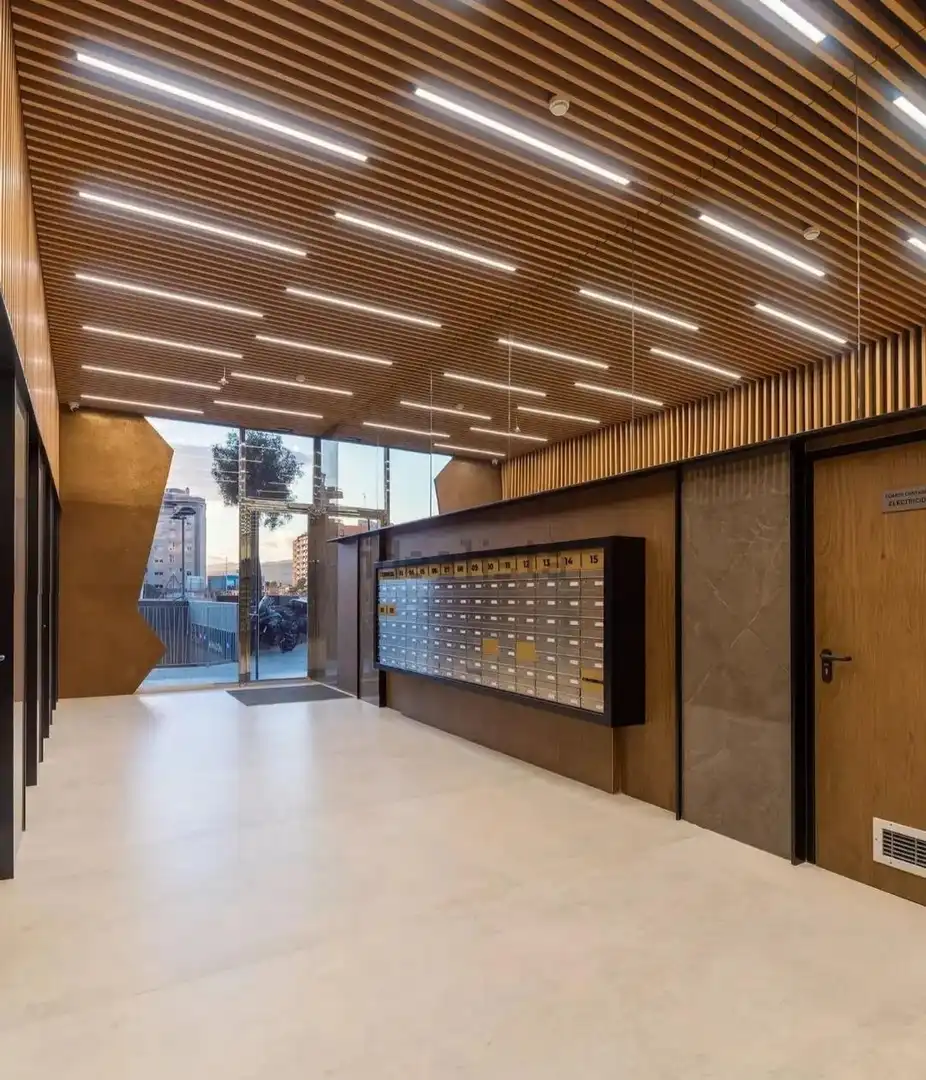 Piso de alquiler en Almería con Aire acondicionado, Calefacción y Jardín privado
