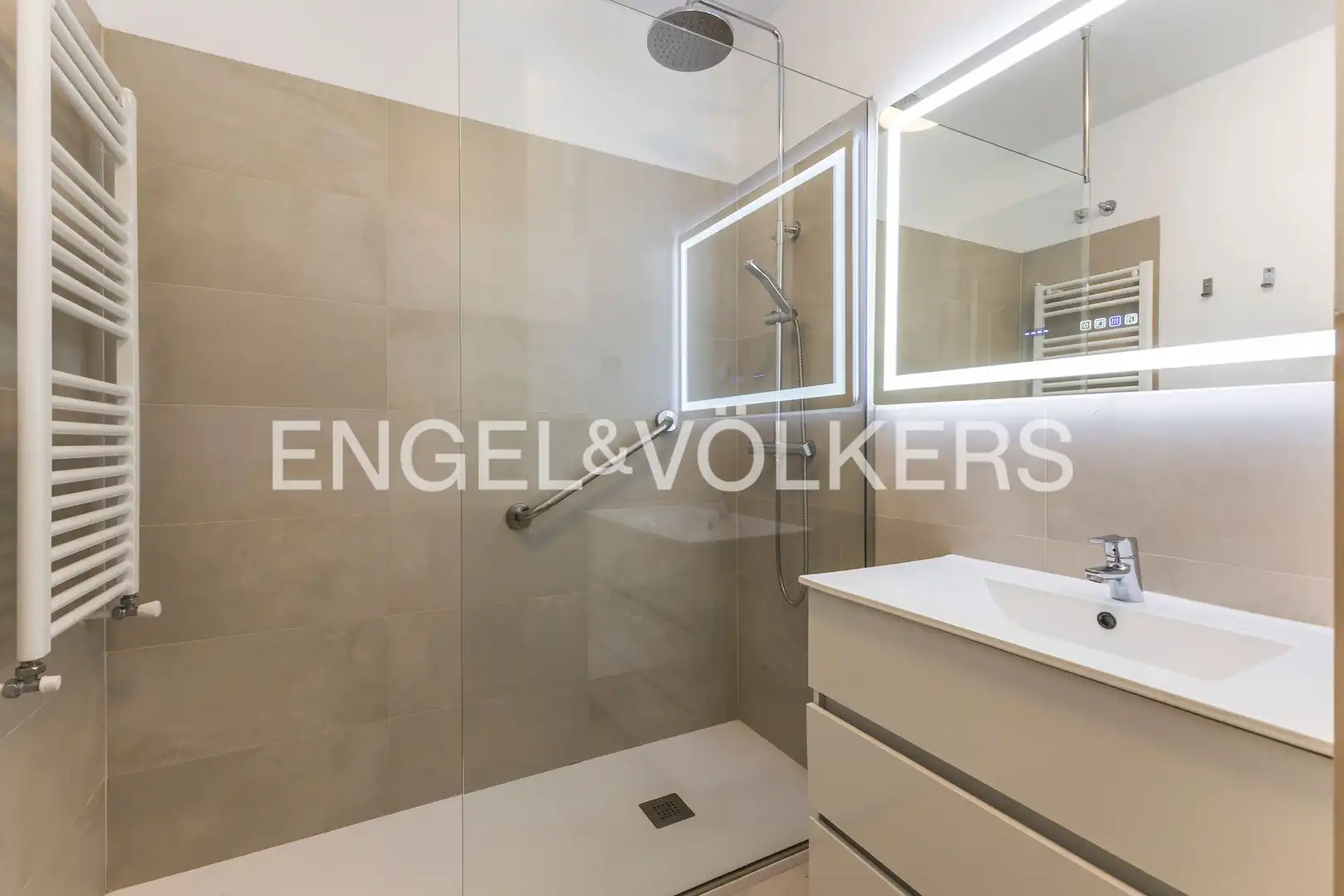 Badezimmer von Wohnung zur Miete in Madrid mit Klimaanlage, Heizung und Parkett