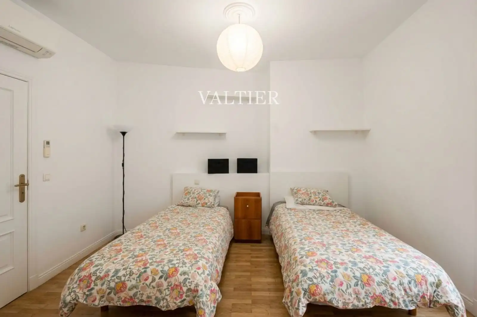 Bedroom of Flat for rent in Madrid  with Air Conditioner, Terrace and Furnished