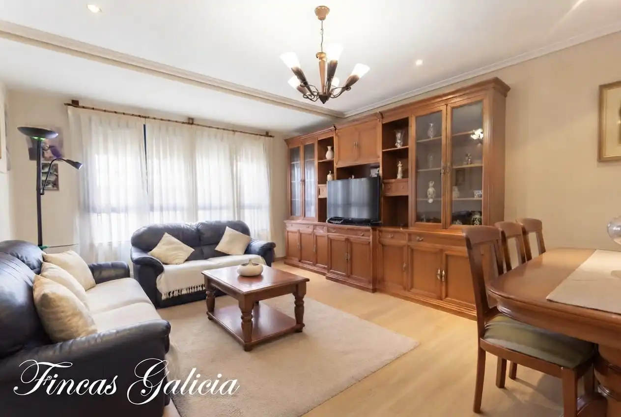 Flat with lift for sale in Verín