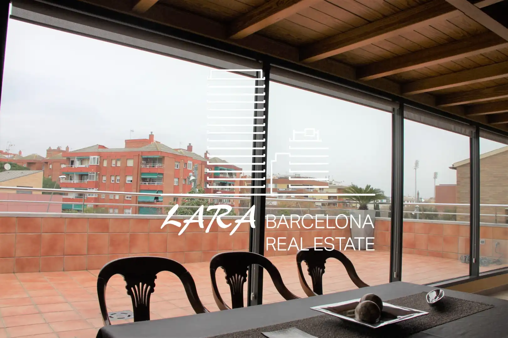 Vista exterior de Casa o chalet de alquiler con opción a compra en Viladecans con Aire acondicionado, Calefacción y Jardín privado