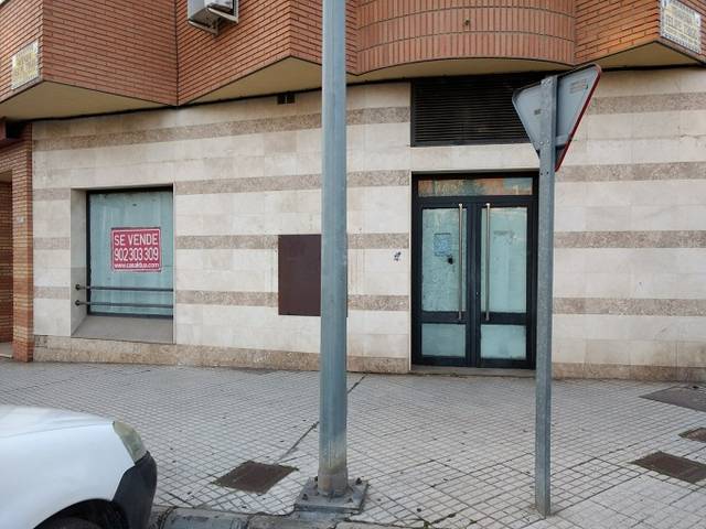 Local comercial en Venta en CL FELIPE TRIGO en Carretera de Sevilla - Los Montitos