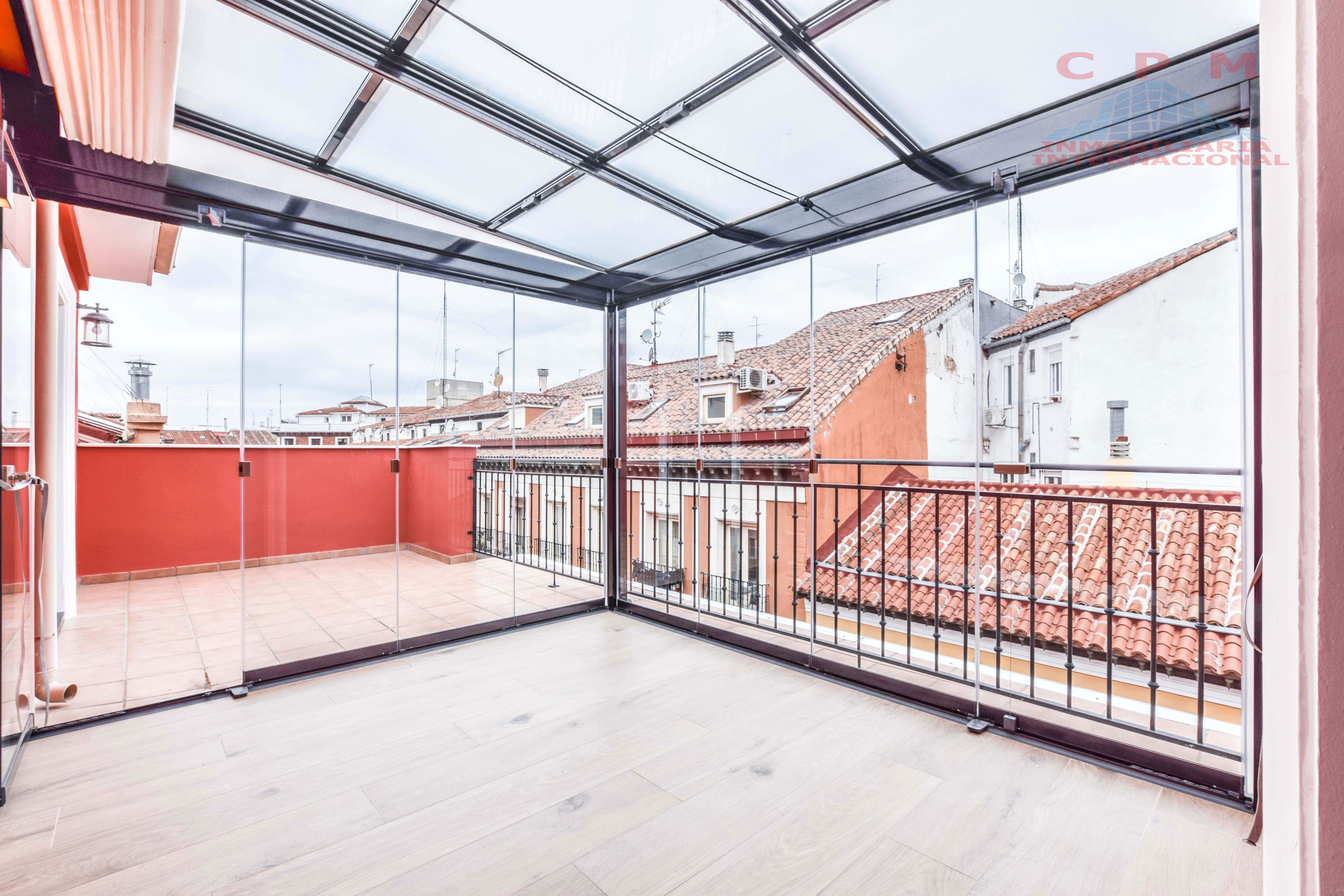 Attic to rent in Embajadores - Lavapiés