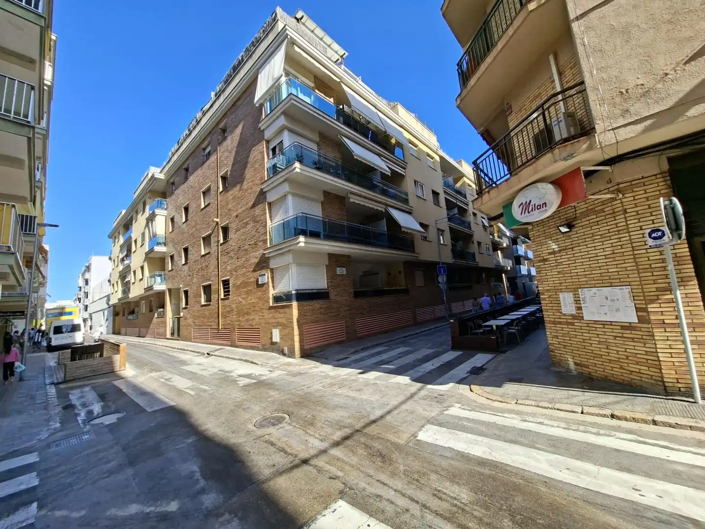Außenansicht von Erdgeschoss zum Verkauf in Calafell mit Terrasse und Balkon